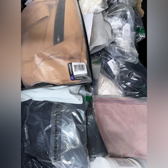 Alphalete Gym Wear and Jerseys - Picture 3 of 6